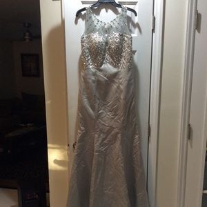 FORMAL GOWN WITH TRAIN BODICE RHINESTONES ILLUSION NECKLINE NEW WITH TAGS SIZE 8